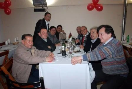 POLÍTICA 10 - COLORADOS LA CAUTIVA MESA Compartiendo la velada (foto Balta)