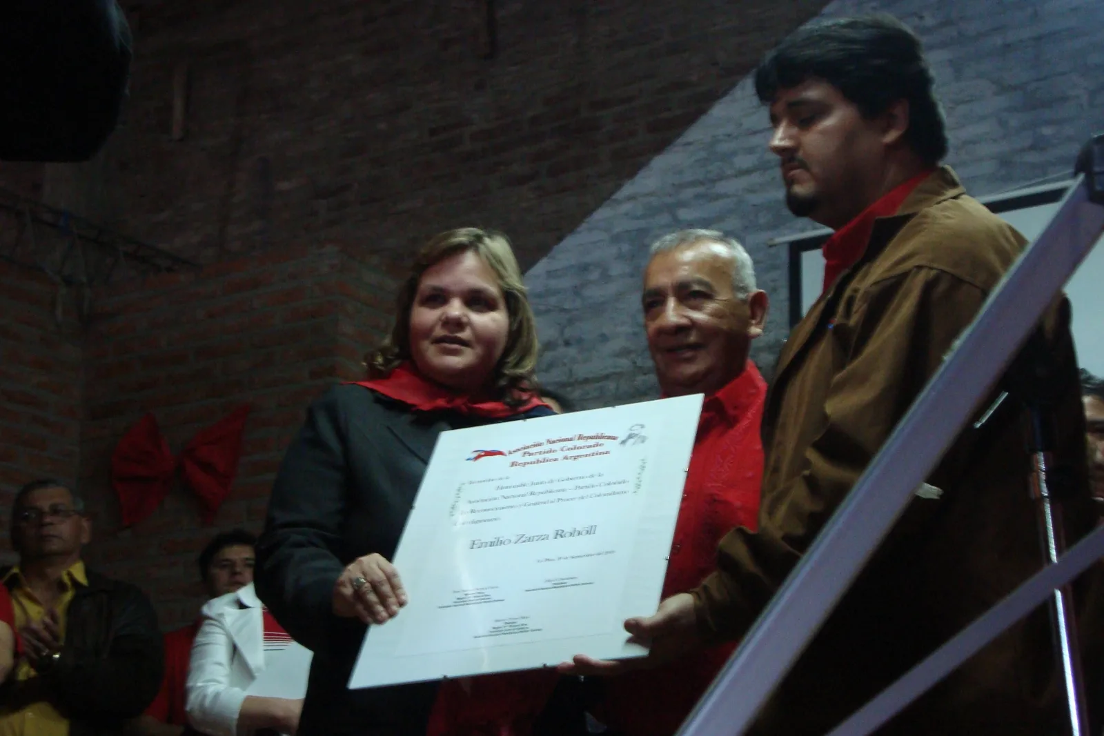 Política 10 -La Plata colorada- Plaqueta Zarza Lilian Samaniego, Antonio Aranda Cuevas y Emilio Zarza Cardozo