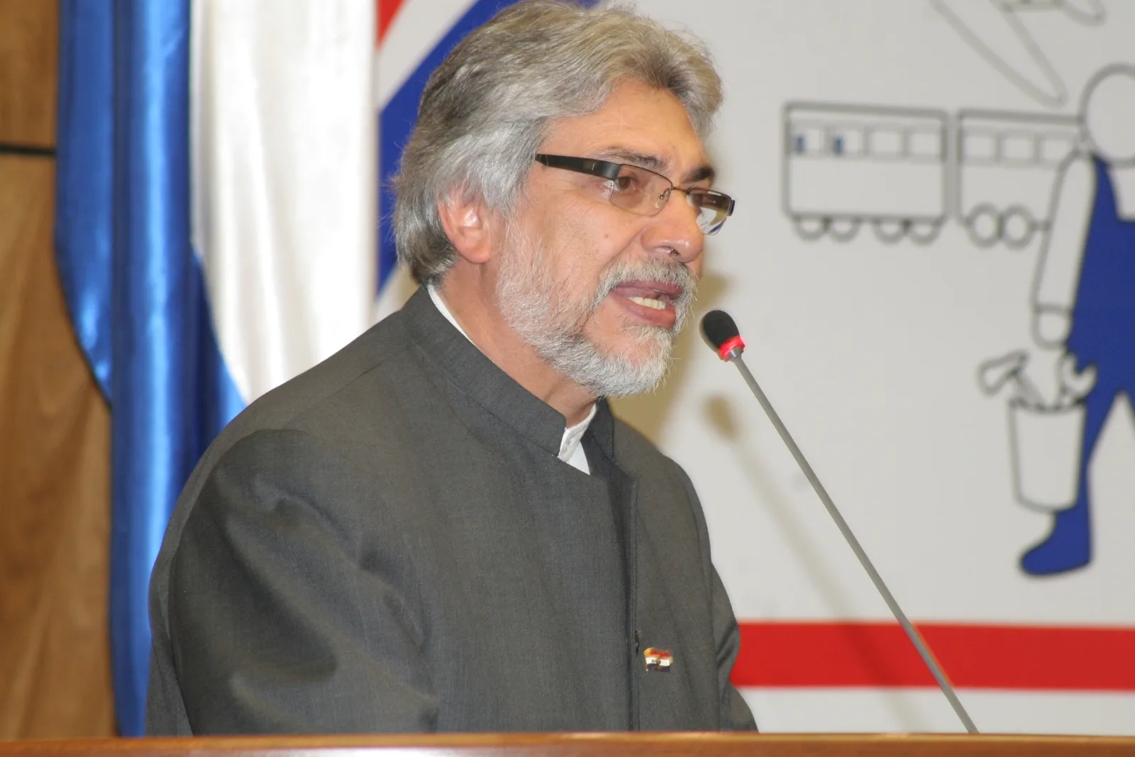 Congreso Migracion 11 - Fernando Lugo solo- va (foto Oscar)