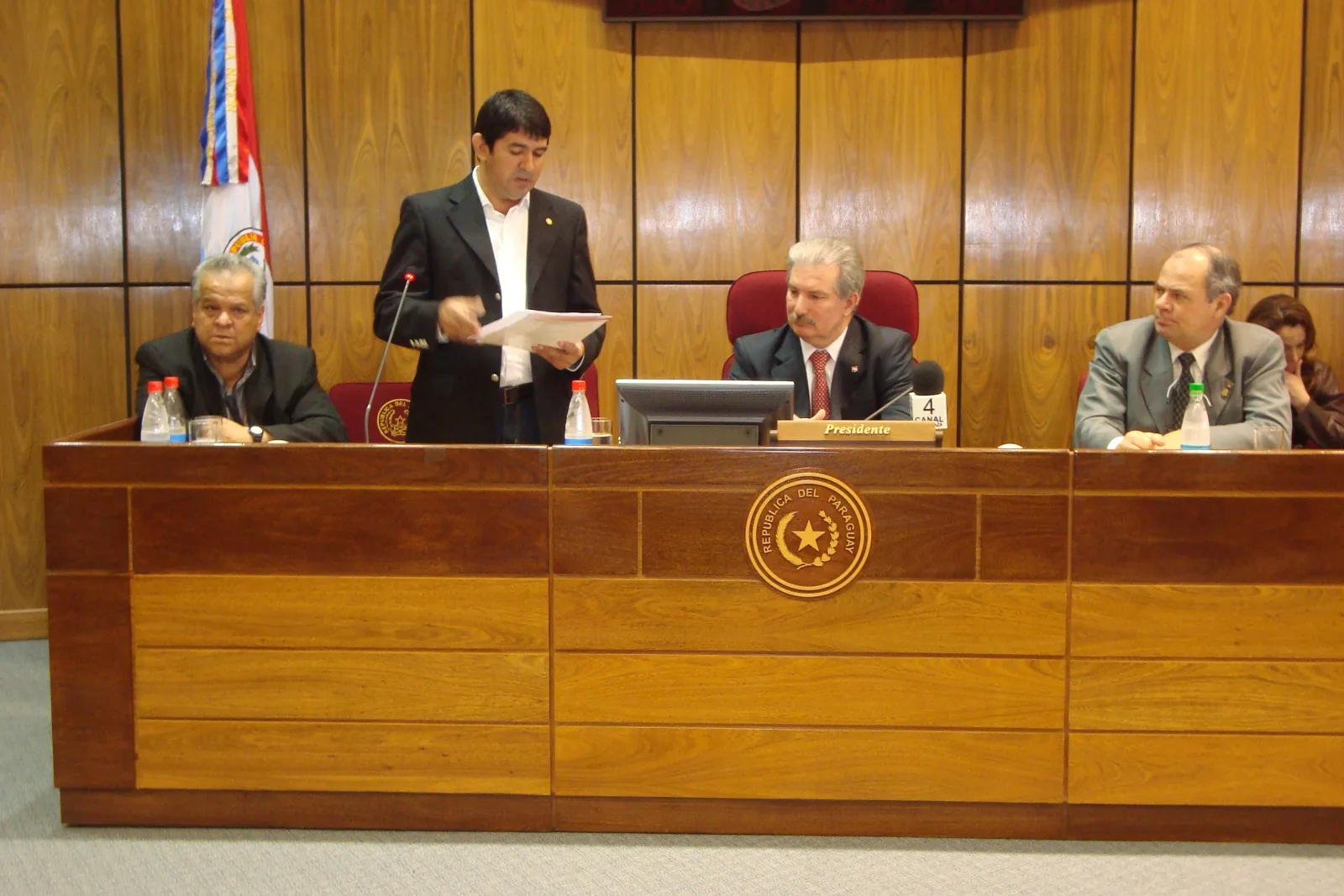 Congreso migracion 11 - en el senado entrega documento (va) EN SENADORES: Milciades Ojeda, Dip. Oscar González Drakeford, Miguel Carrizosa y el senador Marcial González Safstrand (foto Oscar)