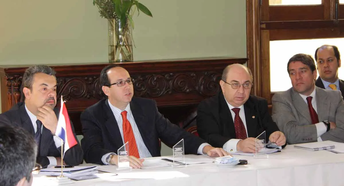 PER. POLÍTICA 11 - Reunión de Cónsules El Director de Gabinete, el Viceministro de Administración y Asuntos Técnicos, el Director General de Asuntos Consulares y el Encargado de Negocios a.i de la Embajada Paraguaya en Argentina