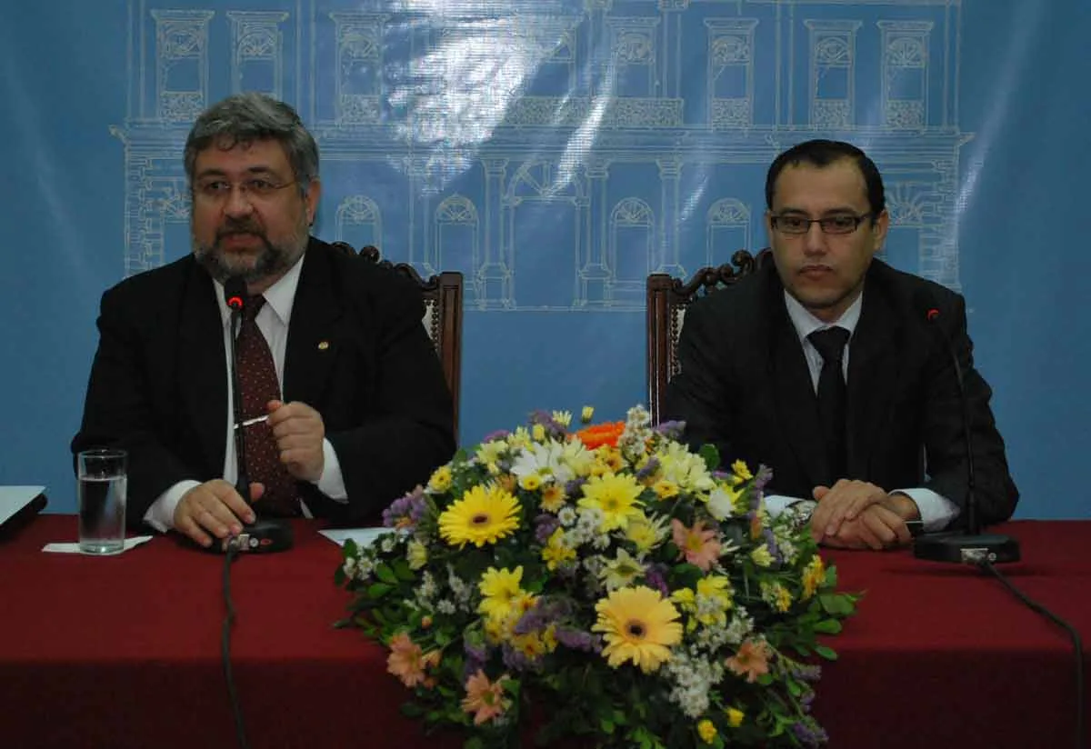 Per. Política 11 - Embajadas