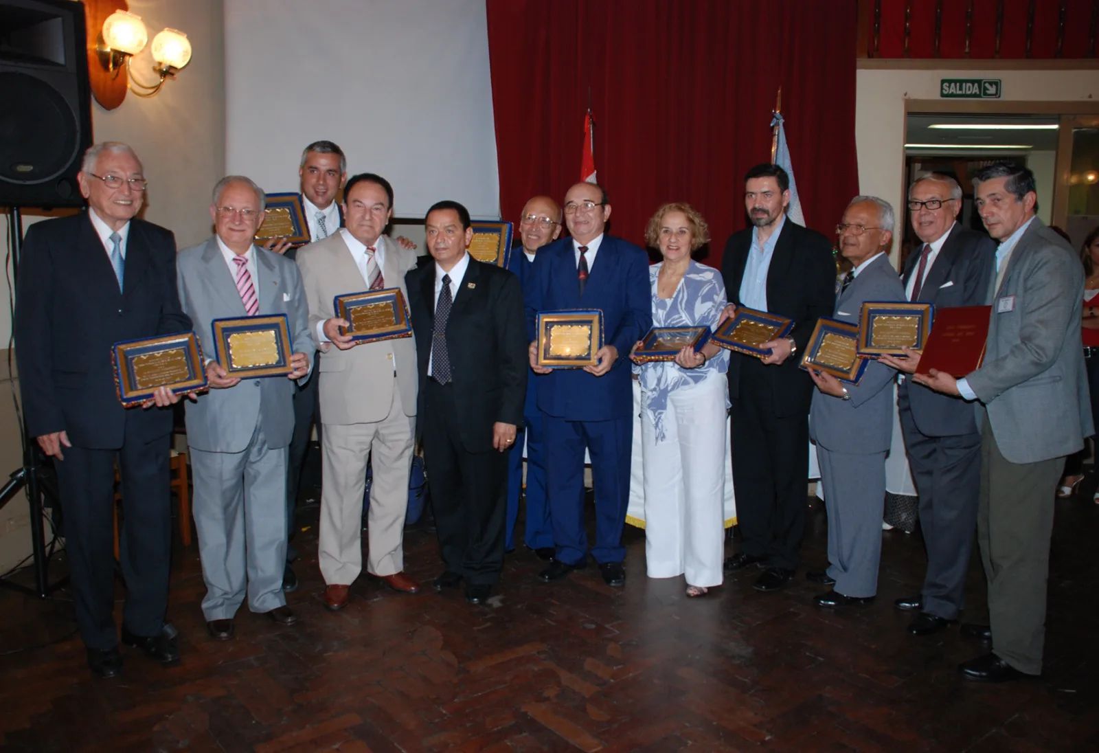 Per. tapa 12 Rodolfo Schaerer Peralta, Dr. Carlos Ibáñez Chiner, Miguel Roja por Radio Nacional, Evelio Valdez, Isidro Méndez Chavez, Pa'í Mario Giménez, Javier Vargas por Pablo Ríos, Susana Caballero, Trigidio González Candia, Osvaldo Ferreira y Romualdo Aldana (foto Balta)