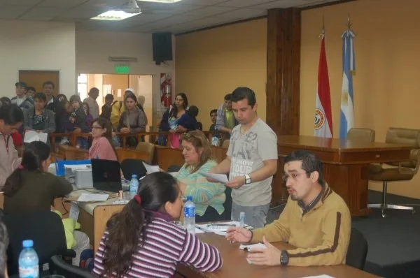 REs. 12 - Consulado escobar 2 Funcionarios del Consulado