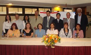 REs. 12 Foro Miembros de ASOPAMI y CLAP junto al Director General de Migraciones, Darío Benítez Albavi, y al Viceministro de Asuntos Políticos del Ministerio del Interior, Elvio Segovia
