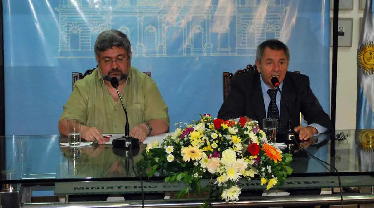 Lacognata 12 En la conferencia de prensa haciendo el anunicio