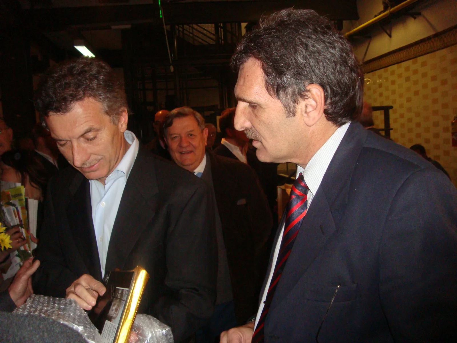Muestra prensa Macri va