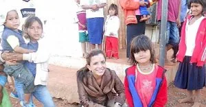 Beatriz Hontorio con indígenas