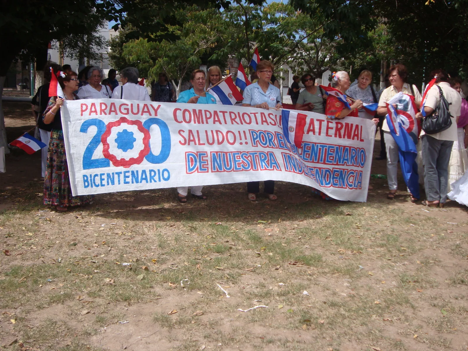 Com. 0004 berazategui 3 En la "Plaza de las Colectividades"