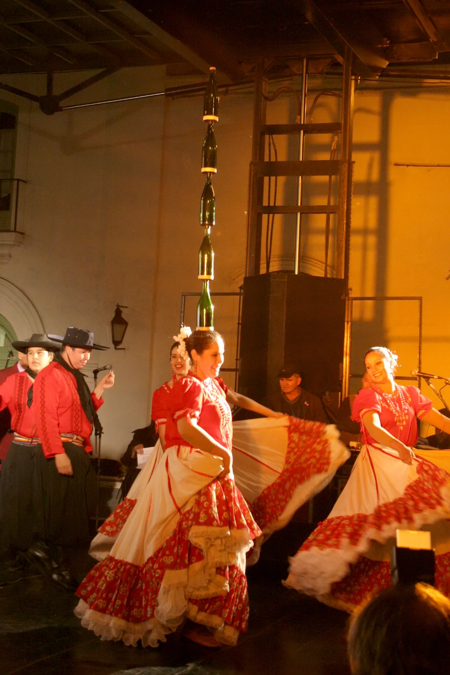 Festejo paraguay migrante 0006 baires bailarinas VA