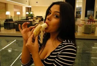 Larissa Riquelme 04-05-14