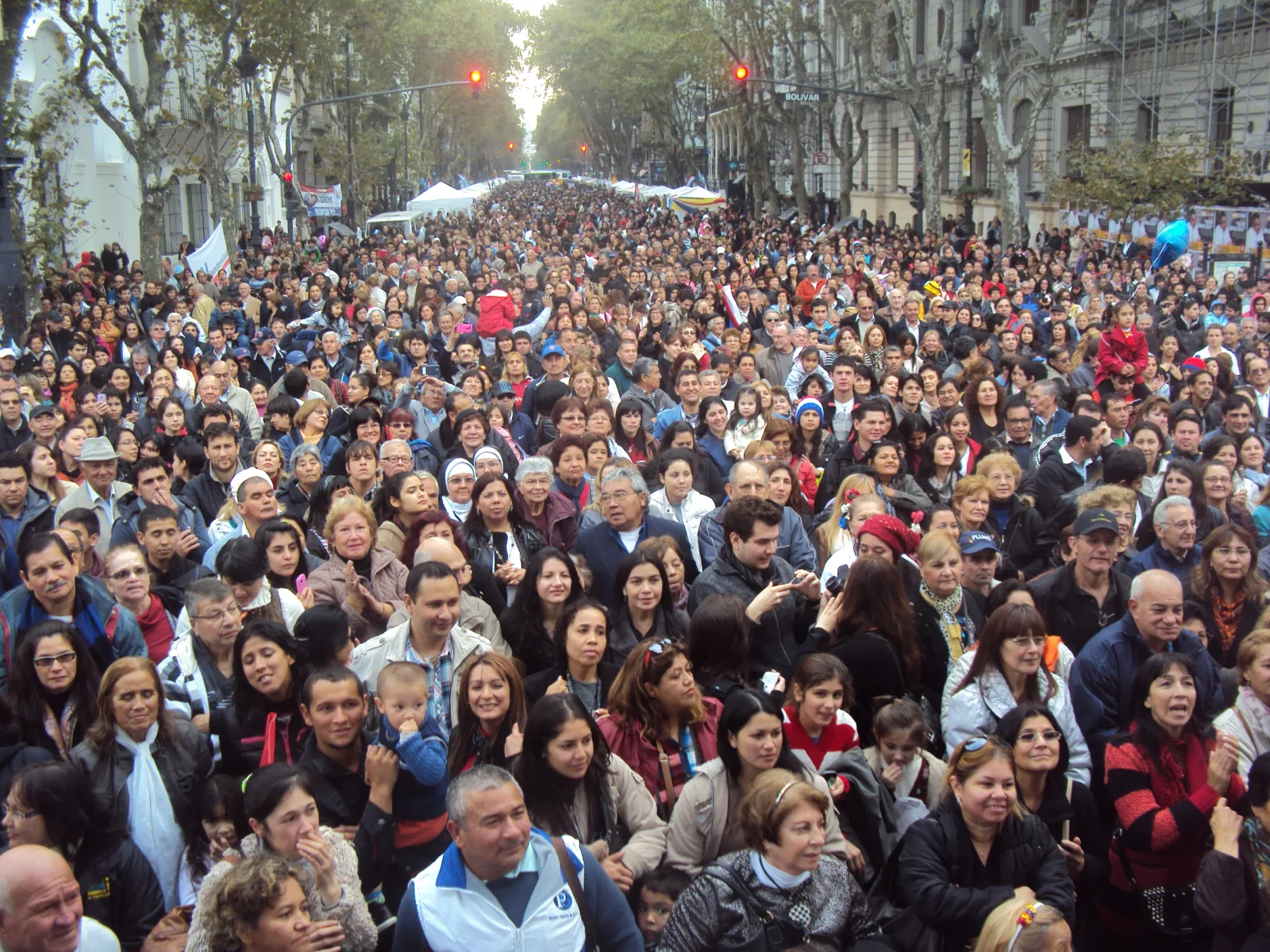 Multitud congregada para disfrutar del espectáculo.