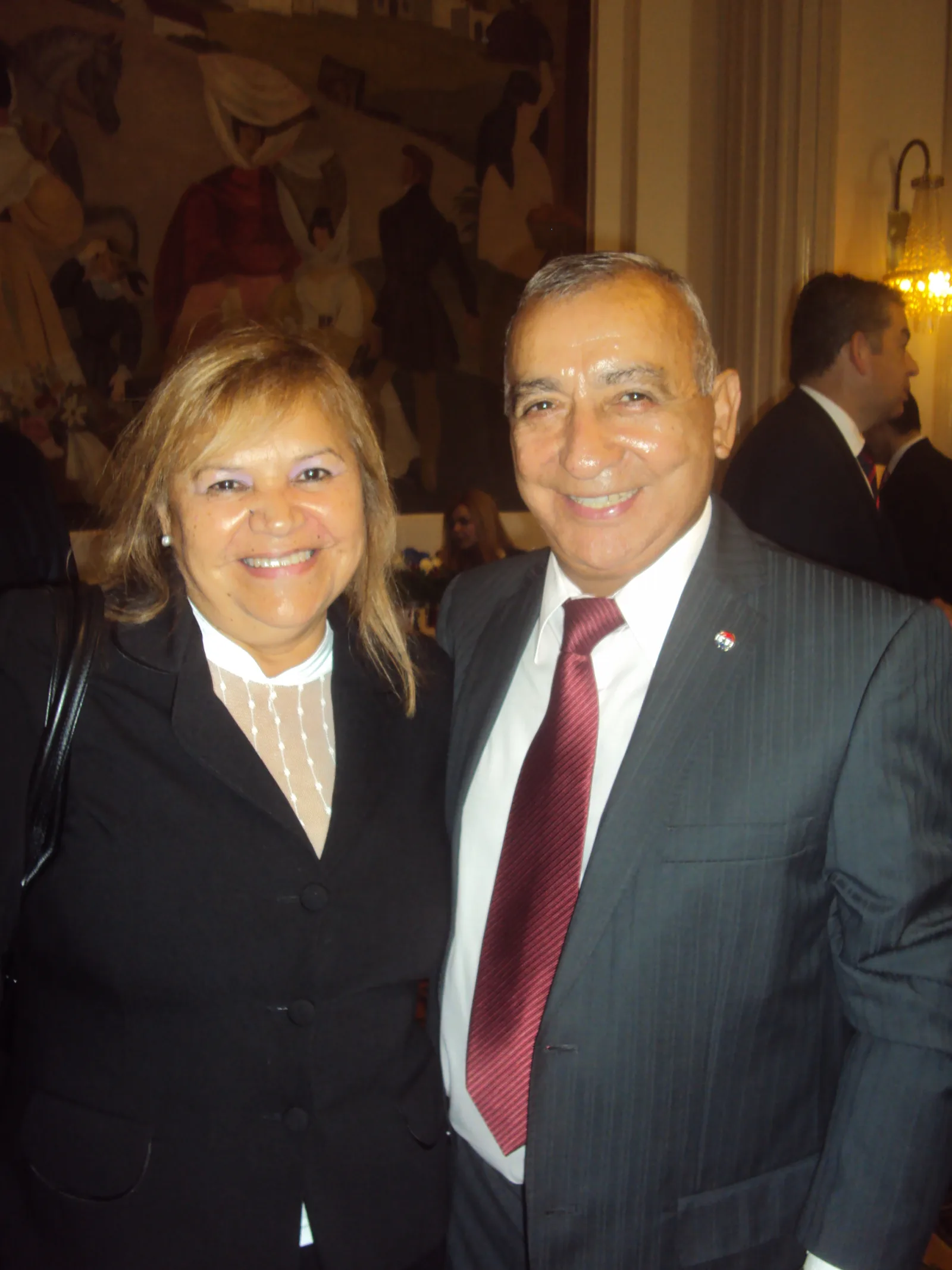 El Ministro Aranda Cuevas, en compañía de nuestra compatriota Lic. Marisa Valiente, una de las jefas del Hospital de Niños Garrahan de la ciudad de Bs. As.