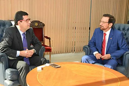 Hugo Velázquez (I) con Bogado-Poisson (D)