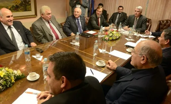El equipo de negociadores paraguayos de Yacyretá se reunió con la Comisión Especial del Senado para brindar informes sobre las tratativas. / ABC Color