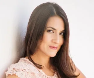 Sandra Flecha, personifica a Kukú, una "caficha" de sangre fría