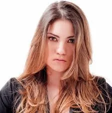 Shirley Giménez interpreta a Elisa Carlota, de clase alta y amiga de unos de los mafiosos y que tiene -con dos actores- una escena fortísima, nunca visto en el cine paraguayo.