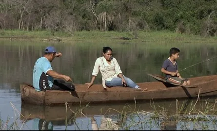 Fotograma del programa con los Ava guarani