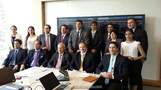 Representantes de los principales organismos responsables de la economía paraguaya viajaron a Inglaterra y EEUU, con el objetivo de presentar al mundo las ventajas económicas del país y proceder con esta segunda emisión en el mercado financiero mundial. Por el BCP participaron el presidente de la institución Carlos Fernández Valdovinos y el miembro del Directorio Santiago Peña; por el Ministerio de Hacienda lo hicieron el ministro Germán Rojas y el viceministro Daniel Correa. (Foto: bcp.gov.py)
