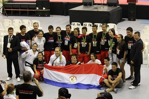 El equipo de Paraguay en el Mundial de Tae Kwon Do en Jamaica. / Gentileza, Juan Carlos Dos Santos (abc.com.py)