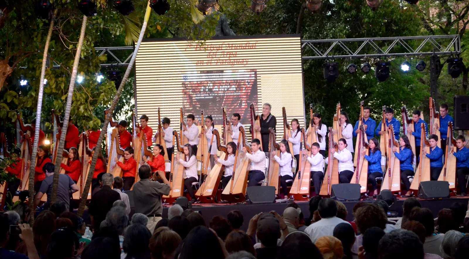 Festival de arpas 2013 en Plaza Uruguaya 