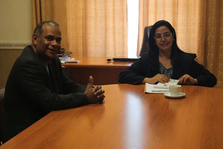 La Secretaria de Políticas Lingüísticas (SPL), Ladislaa Alcaraz de Silvero, y Miguel Ángel Contreras, Director del Instituto Social del Mercosur