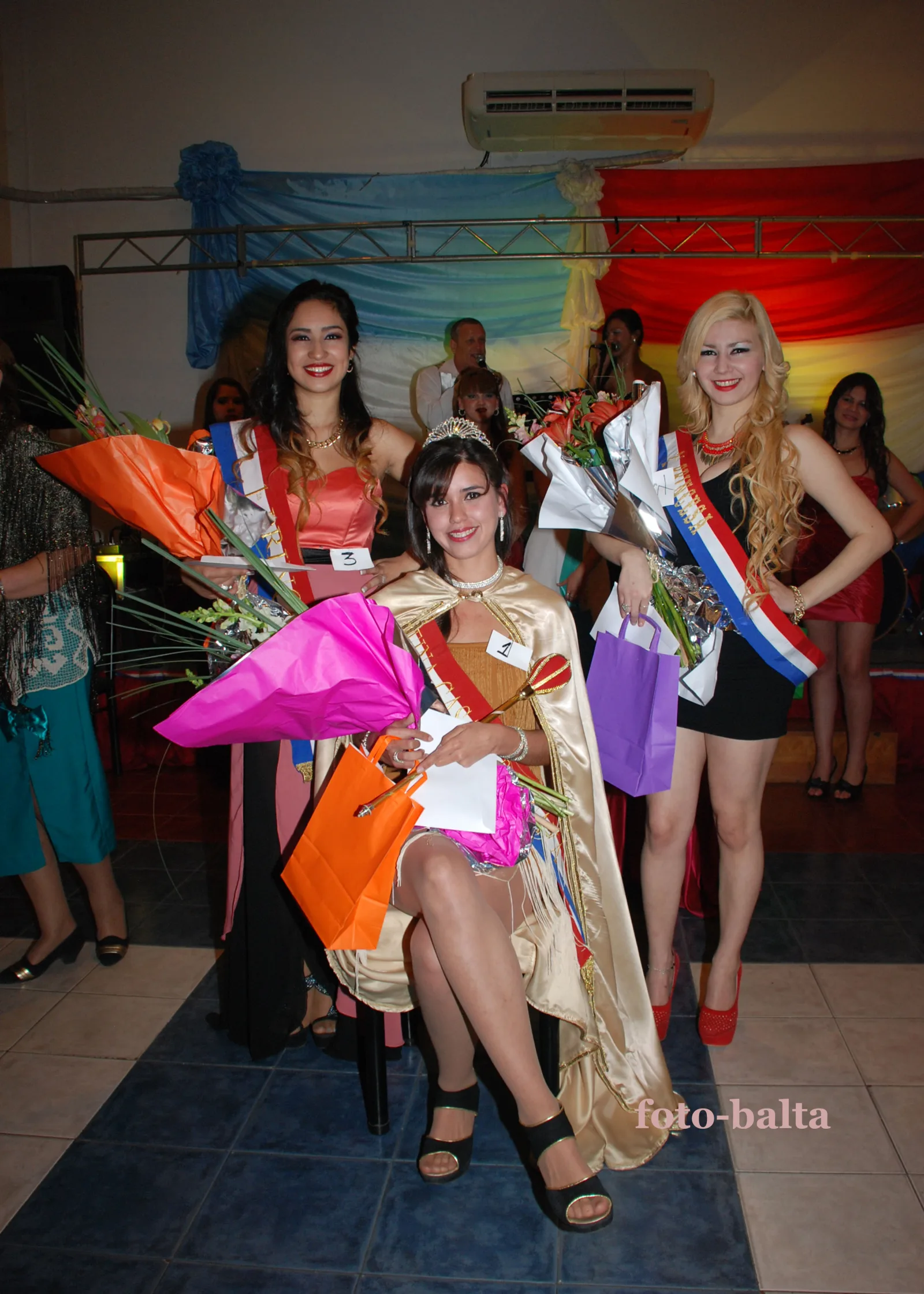 Lourdes Aragón Rodríguez, Reina; Liliana Romero, 1ª Princesa y: Liz Garay, 2ª Princesa (foto Balta)