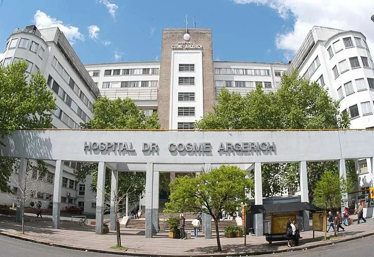 Argerich y Santojanni. Dos hospitales de la Ciudad en los que la demanda de tratamientos crece. Esto generó conflictos aun entre las mismas personas que deben recibir sus tratamientos. | Foto: Cedoc