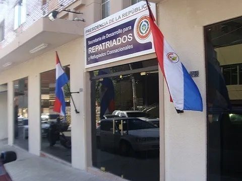 REpatriados fachada sede Asu