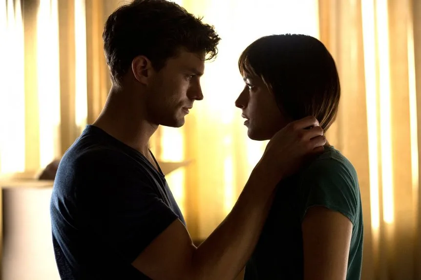 Jamie Dornan y Dakota Johnson en "Cincuenta Sombras de Grey". / Vanity Fair