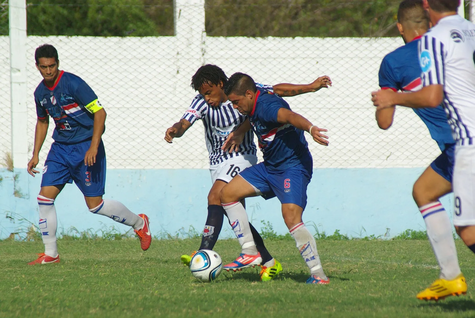 Gran arranque del Deportivo Paraguayo en esta temporada. Aquí, contra Sportivo Barracas.