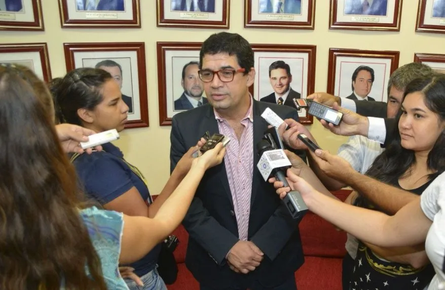 Hugo Velázquez, titular de Diputados, justificó los "aumentazos" de sueldo en la Cámara.