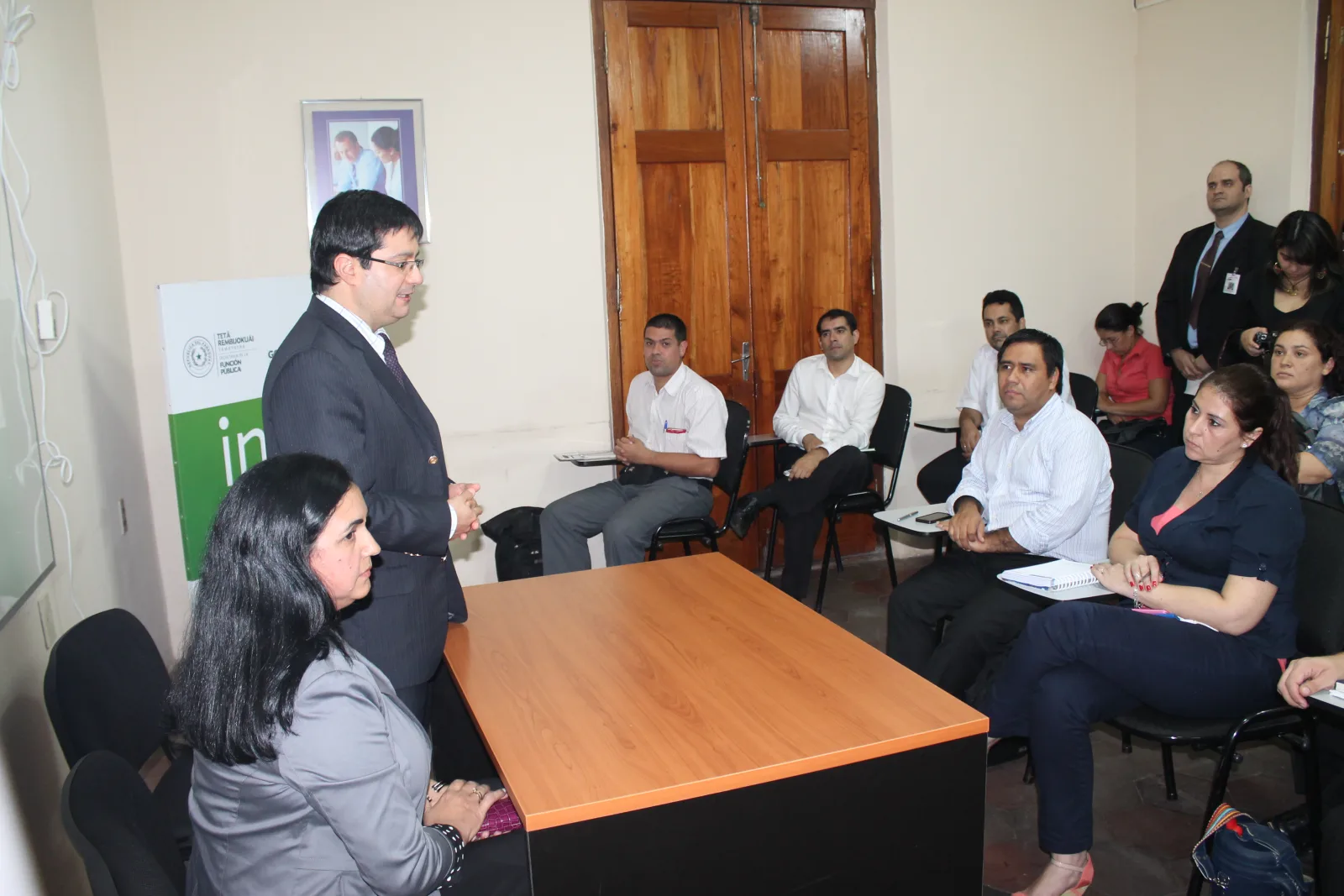 En la mesa, ambos Ministros del Gabinete de la Presidencia