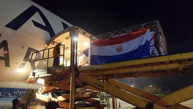 Aeronave en la que fueron trasladados los primero bovinos a Ecuador.