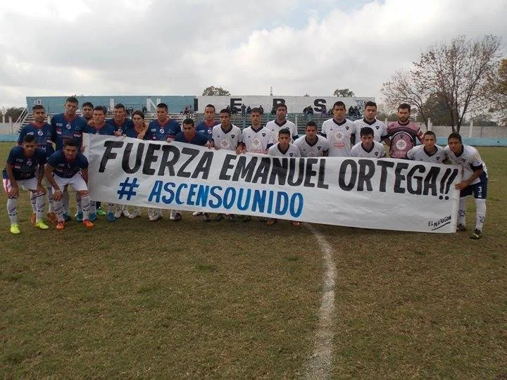 Jugadores del Depor y Centro Español solidarizándose con su compañero