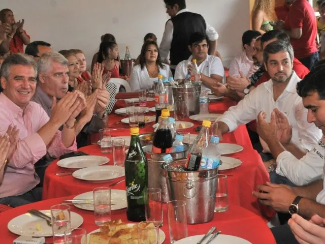 Mario A. Benítez con su equipo principal, casi todos senadores. Foto: Ultima Hora.