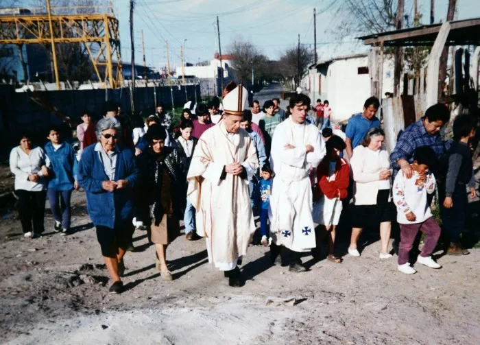 Ocasión de la visita de monseñor Jorge Mario Bergoglio a la Villa 21, en Buenos Aires.