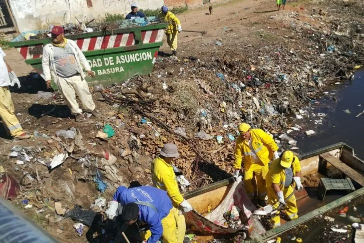 basura-arroyo-mburicao-asuncion_727_485_1269496