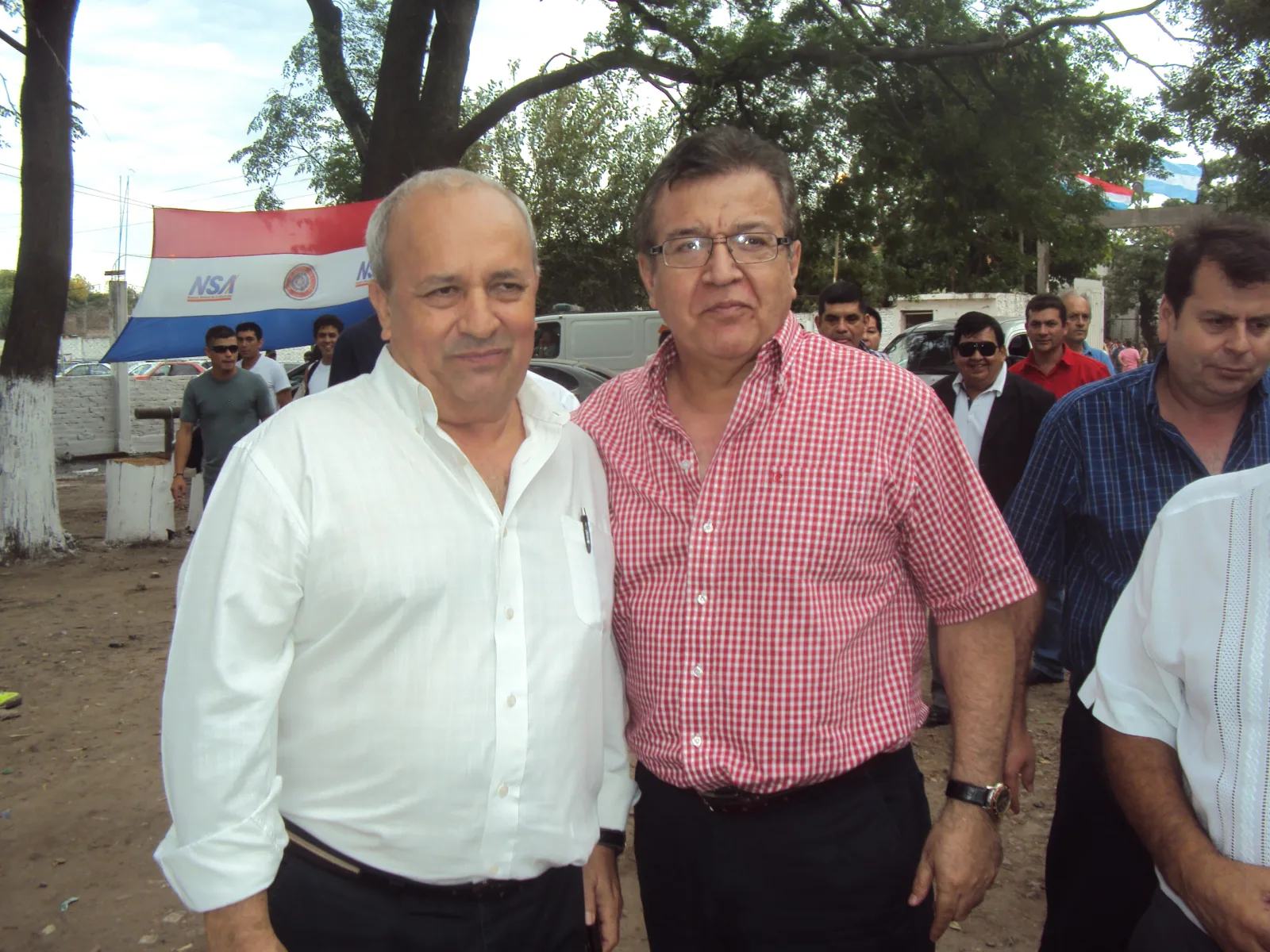 Salomón Ramírez Santacruz (I), presidente del Club Deportivo Paraguayo y Nicanor Duarte Frutos (D), actual Embajador del Paraguay en Argentina