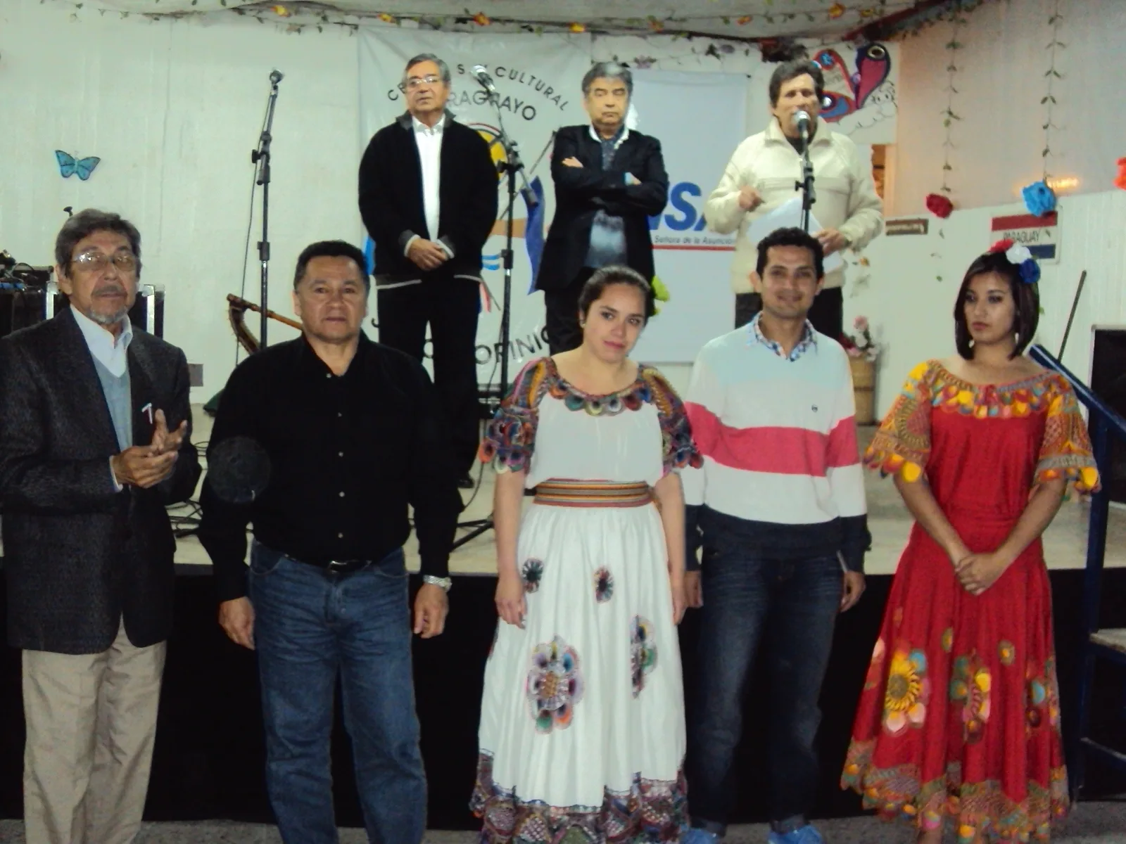 LOS GANADORES: Darío Giménez, Víctor Hugo Candia, Aldana Ayala, Julio Villagra y Daysi Recalde. Atrás: Mario Medina, Simón Veloso y Martín Arzamendia.