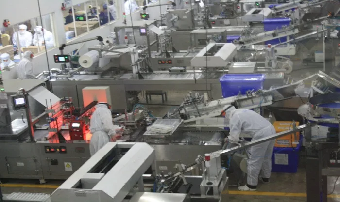La empresa SR Productos para la Salud SA produce cerca de 35 millones de jeringas al mes