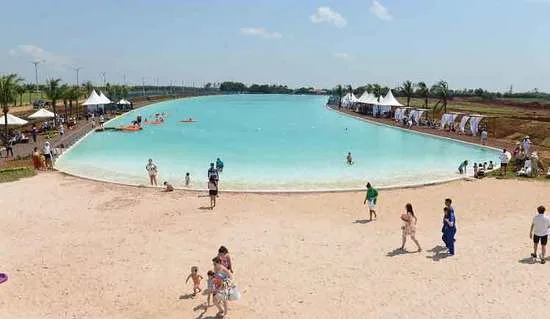 Como en el Caribe, así luce el agua cristalina en la laguna artificial. Foto: Úlitma Hora
