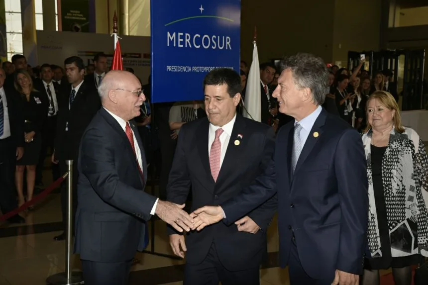 Eladio Loizaga, canciller paraguayo; Horacio Cartes, Mauricio Macri y Susana Malcorra, canciller argentina.