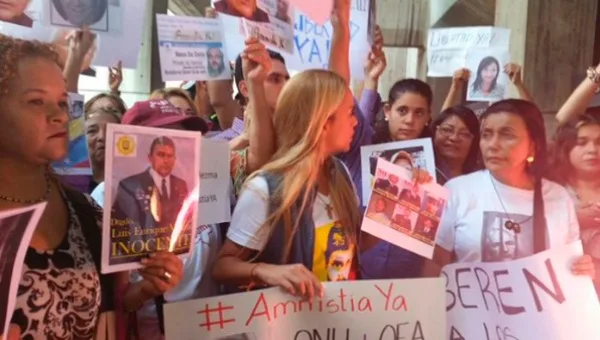 Según TeleSURtv.net, las denuncias de Lilian Tintori forman parte de una campaña mediática planificada por su esposo Leopoldo López. | Foto: @Unidadvenezuela 