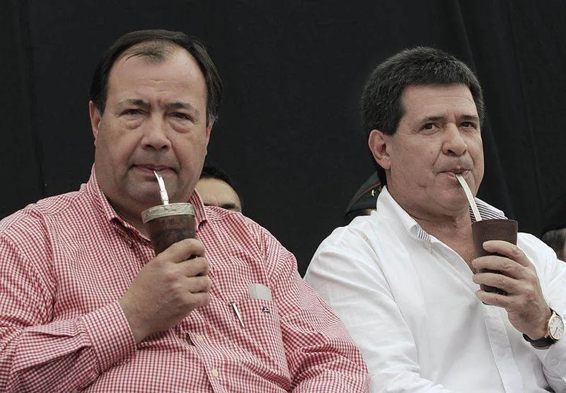 Alto Rango: Juan Afara y Horacio Cartes, vice y presidente actuales del Paraguay dando el ejemplo