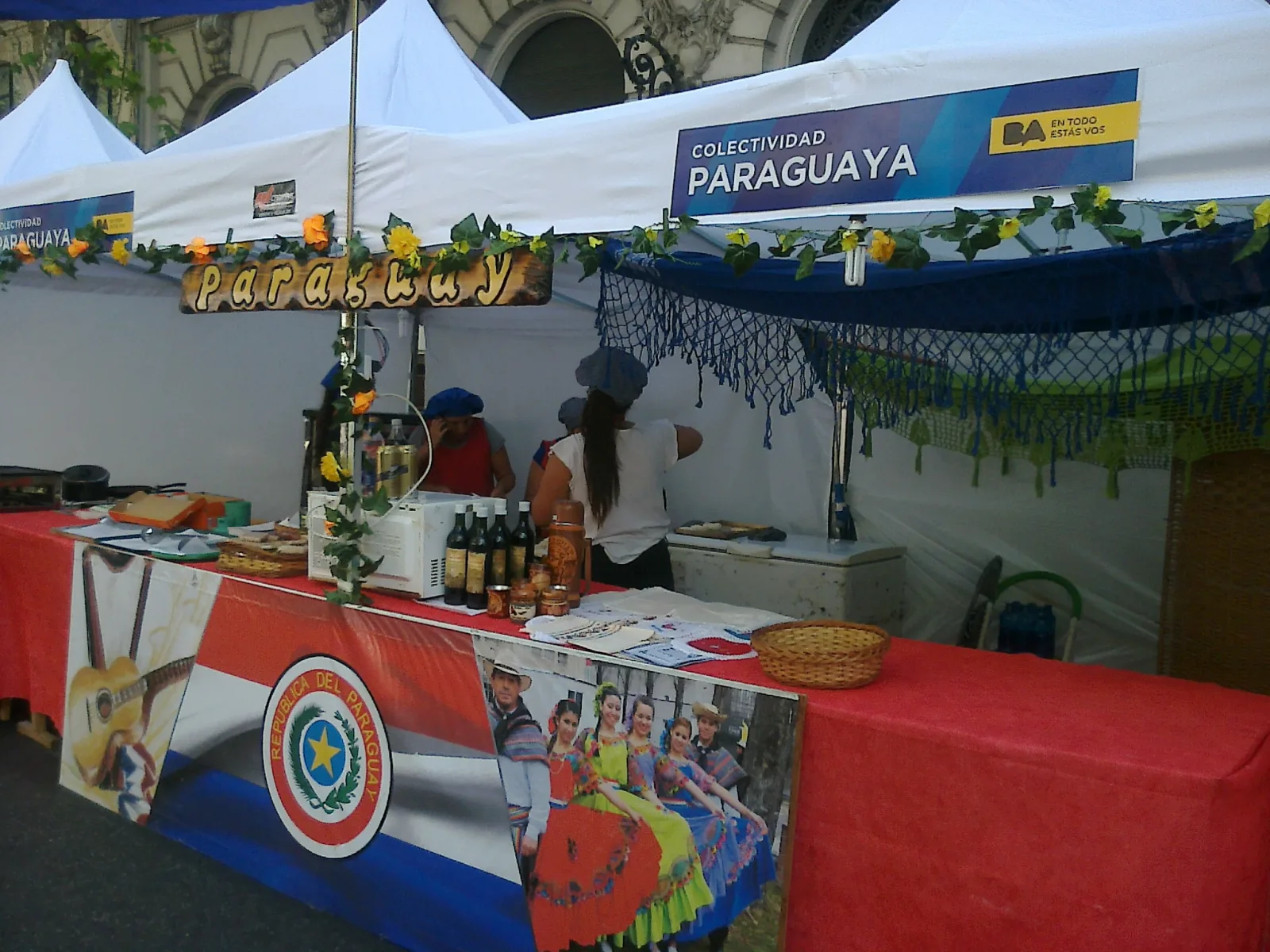 COQUETO STAND DE LA COMUNIDAD PARAGUAYA, UNO DE LOS MÁS VISITADOS