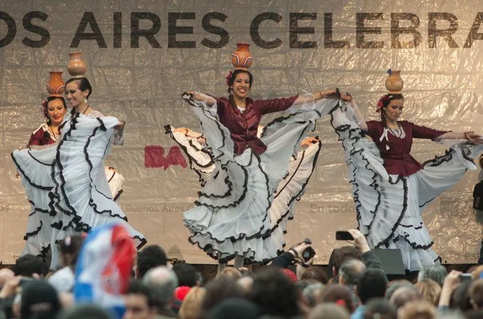 Bs. As. Celebra Paraguay bailarinas