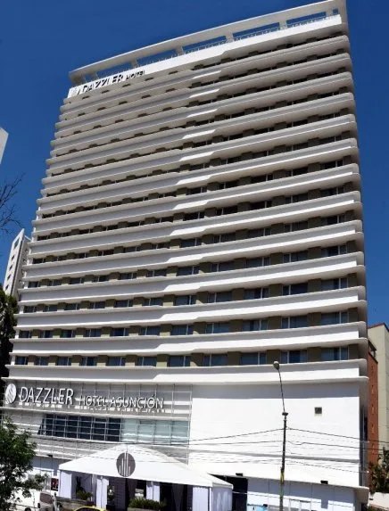 El hotel está ubicado en Av. Aviadores del Chaco y Vasconcellos