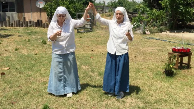 Las hermanas Darcy (izquierda) y Kate (derecha) se han hecho muy populares en las últimas semanas.
