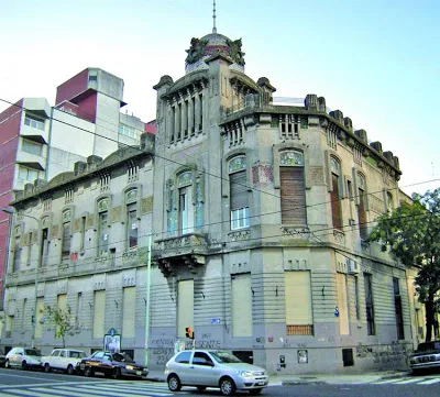HOSPITAL ESPAÑOL. Se demolió parte del edificio original.